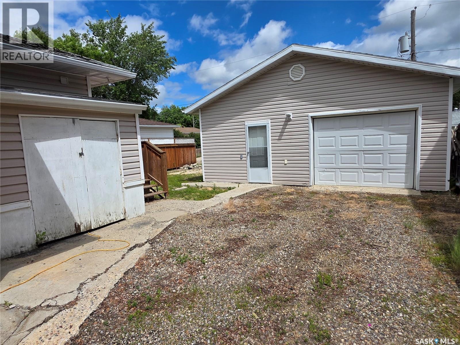227 10Th Avenue Nw, Swift Current, SK