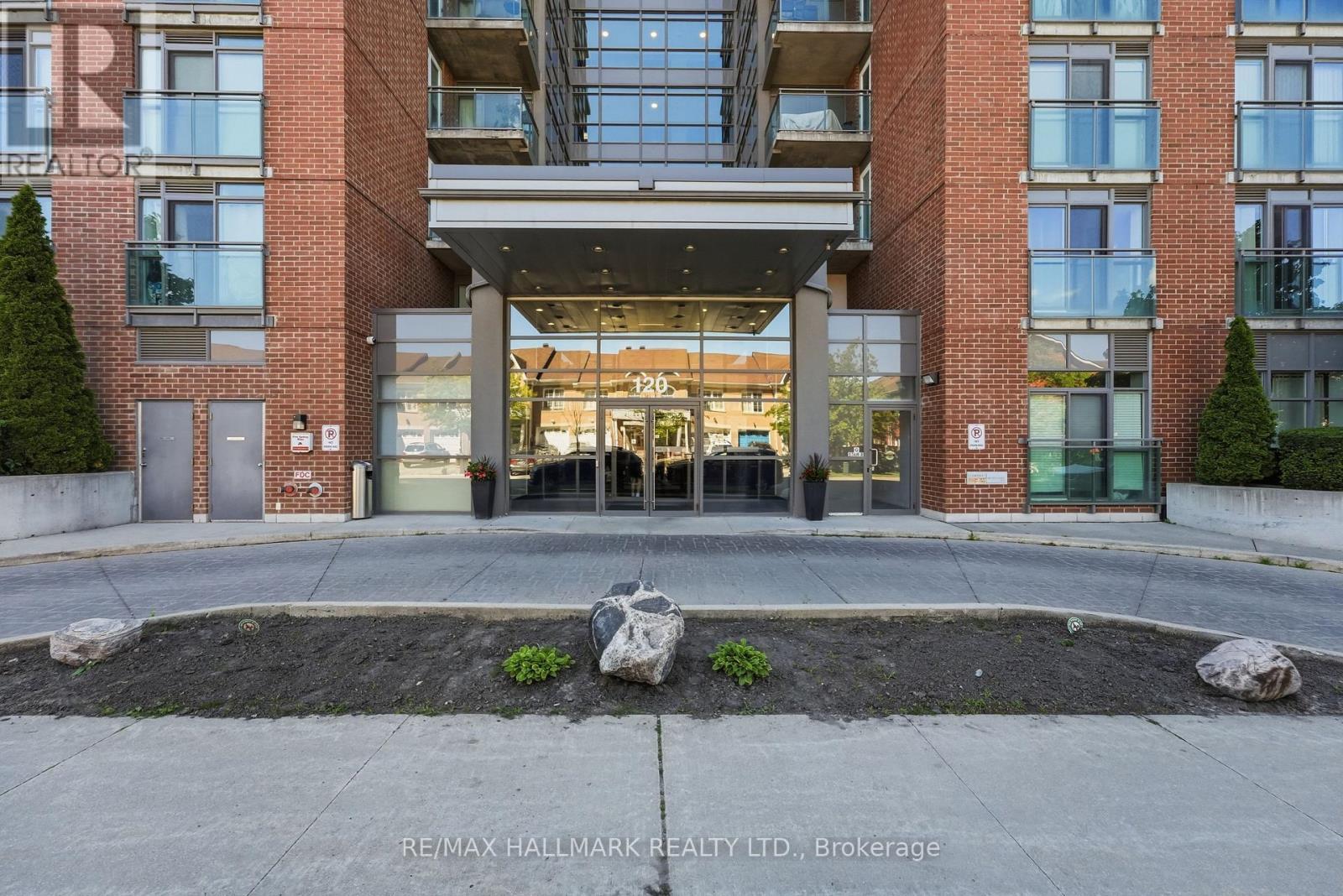 417 - 120 Dallimore Circle, Toronto, ON