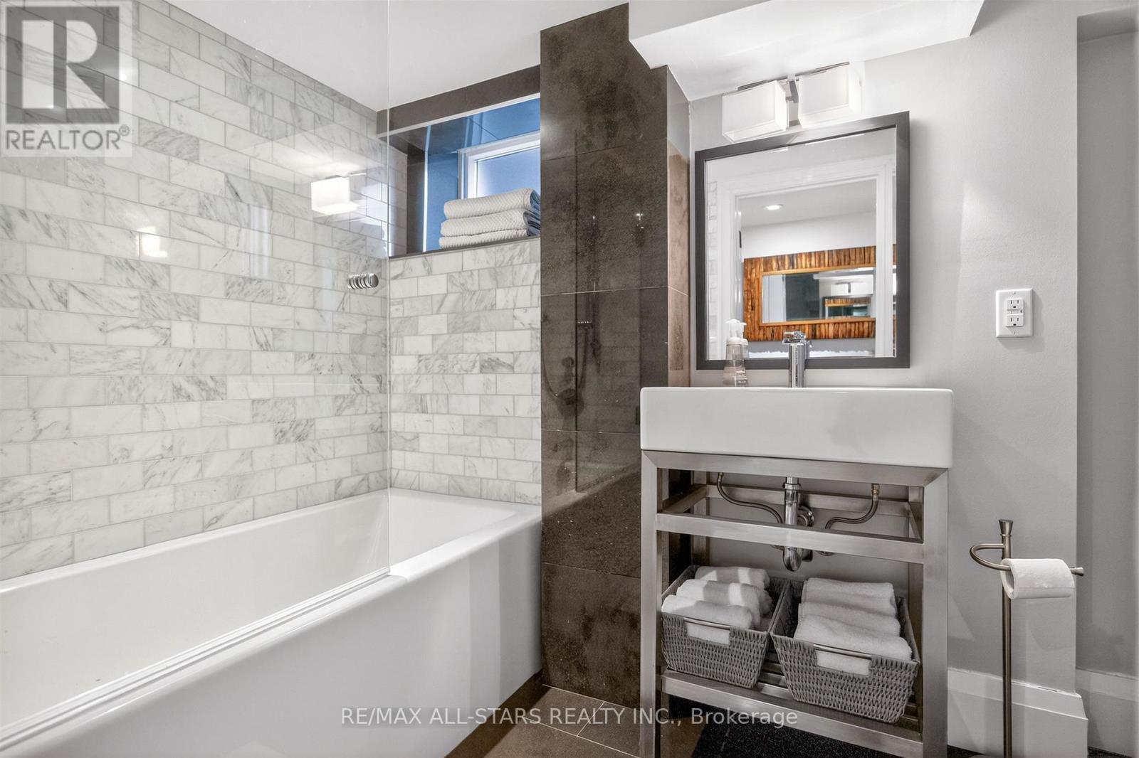 Lower Level Bathroom - 30 Edgewood Crescent, Toronto, ON
