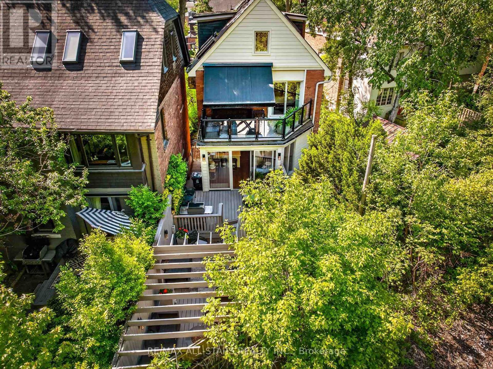 30 Edgewood Crescent, Toronto, ON