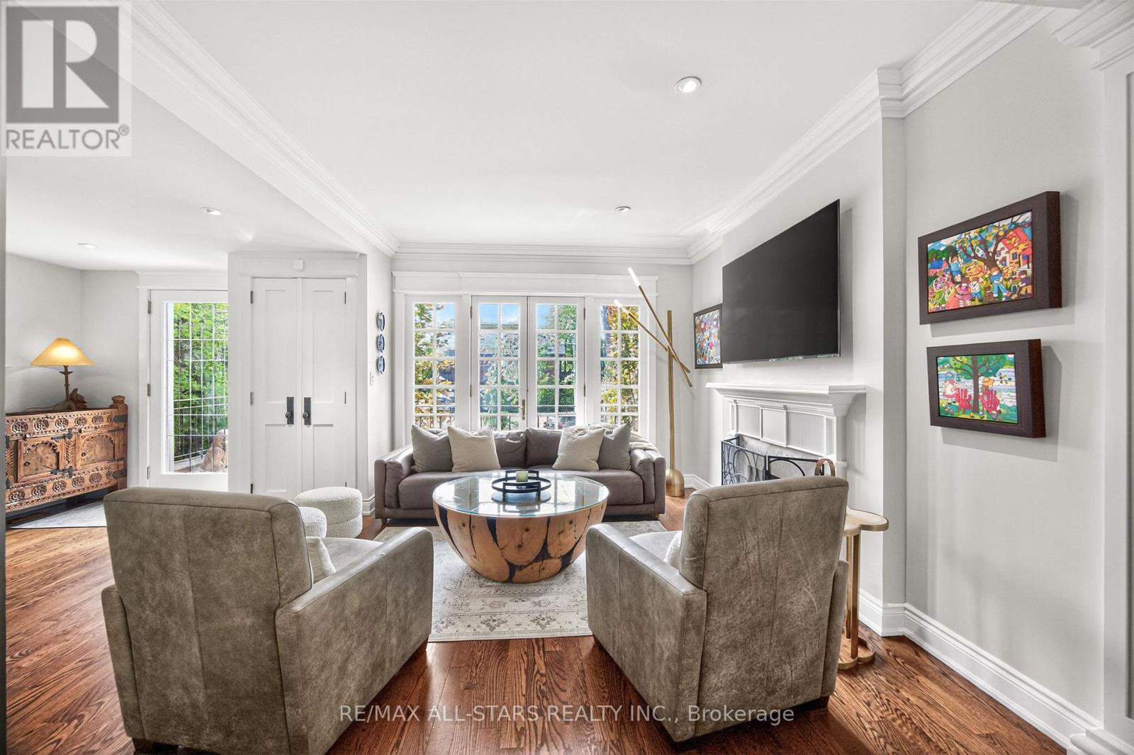 Living Room W/ Gas Fireplace and Juliet Balcony - 30 Edgewood Crescent, Toronto, ON