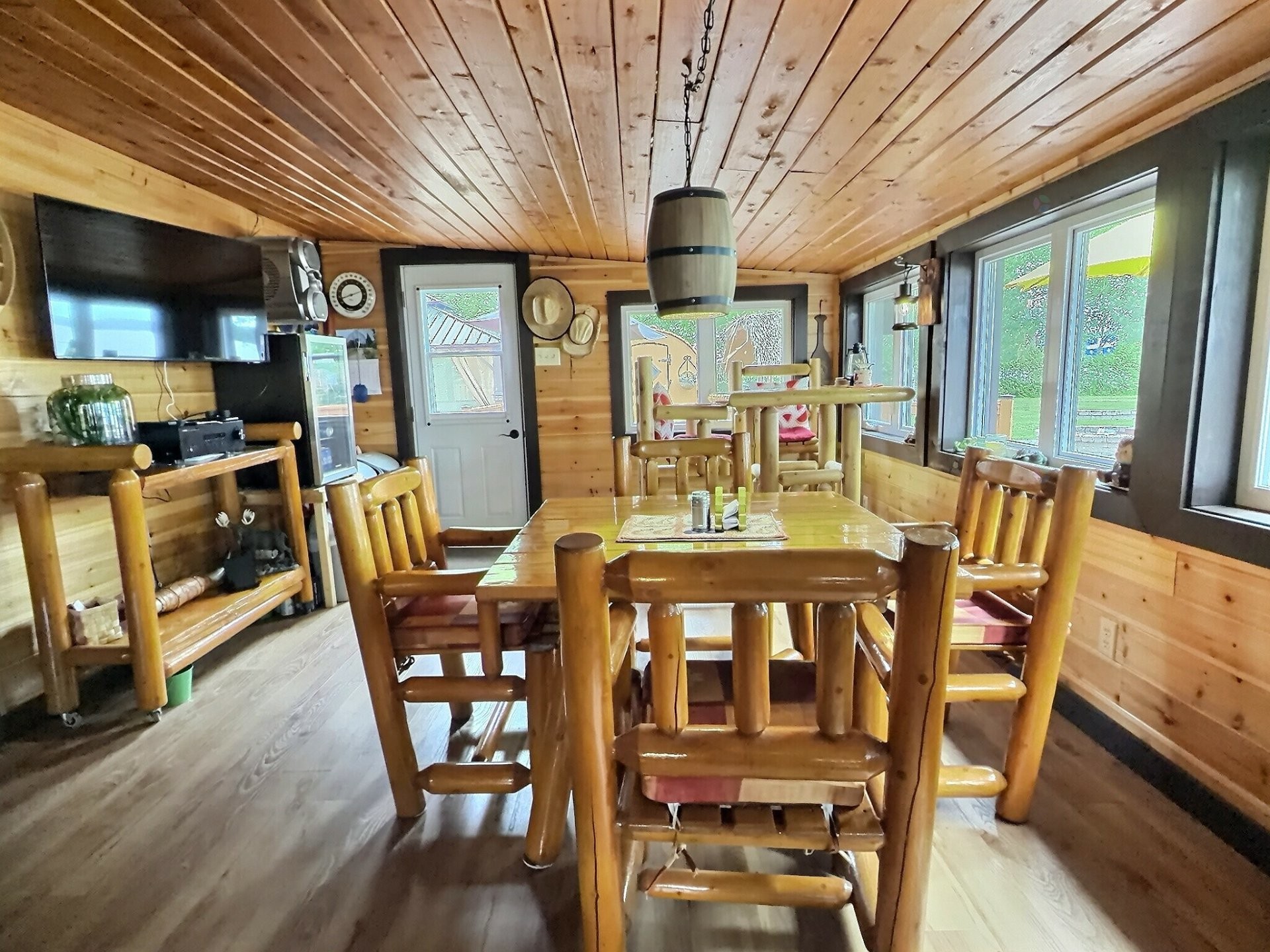 Family Room - 713 Ch. Du Pin-Rouge, Laverlochère-Angliers, QC - Indoor Photo Showing Dining Room