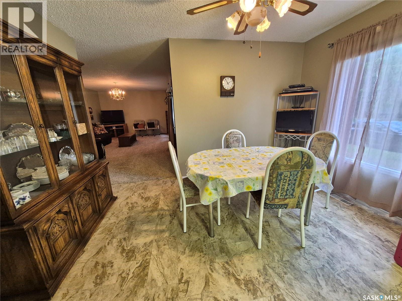 566 Dieppe Drive, Weyburn, SK