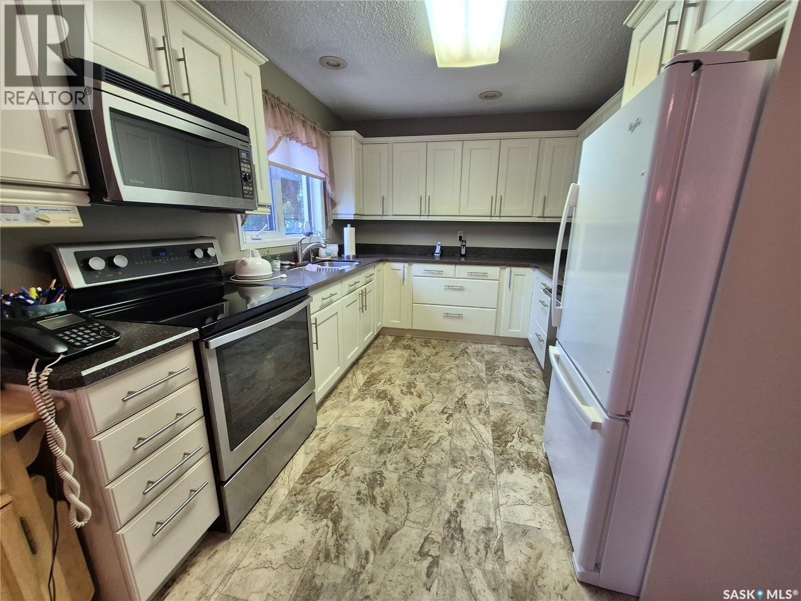 566 Dieppe Drive, Weyburn, SK