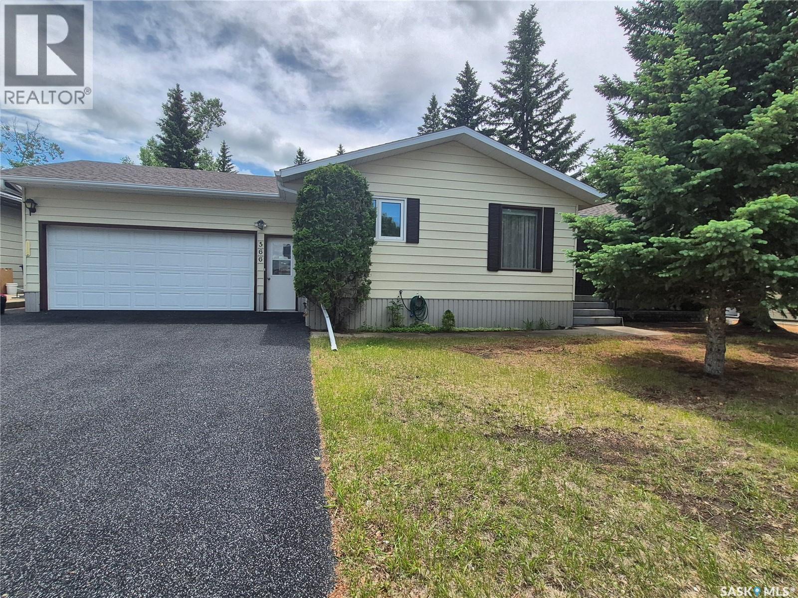 566 Dieppe Drive, Weyburn, SK