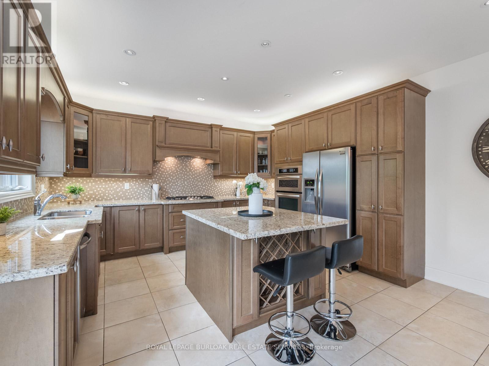 655 Kozel Court, Mississauga, ON