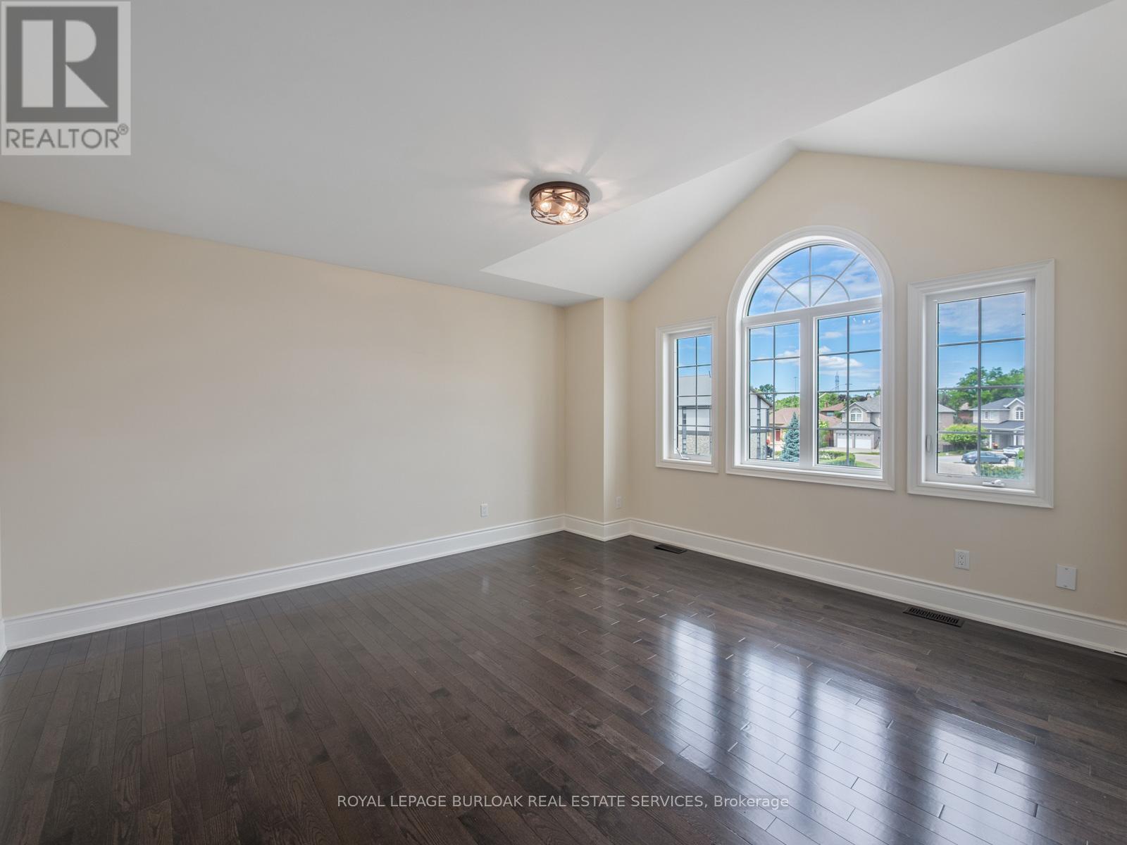 655 Kozel Court, Mississauga, ON