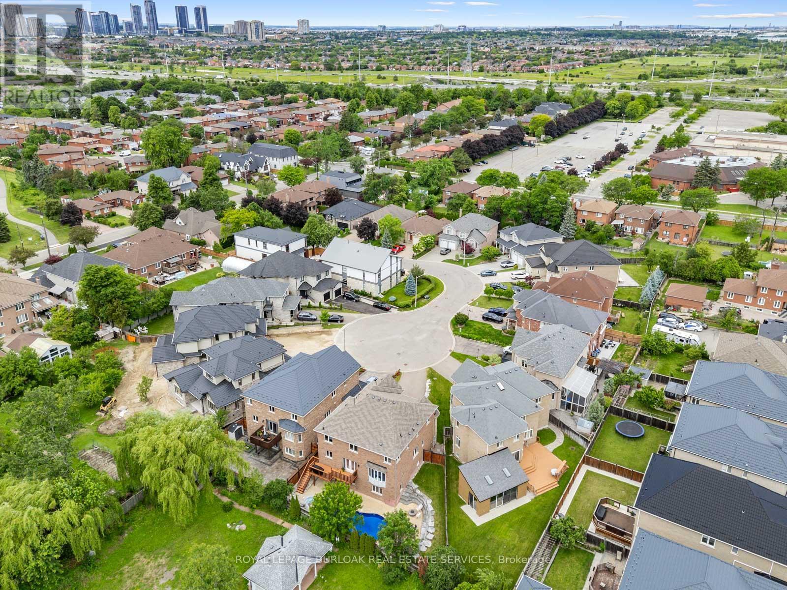 655 Kozel Court, Mississauga, ON