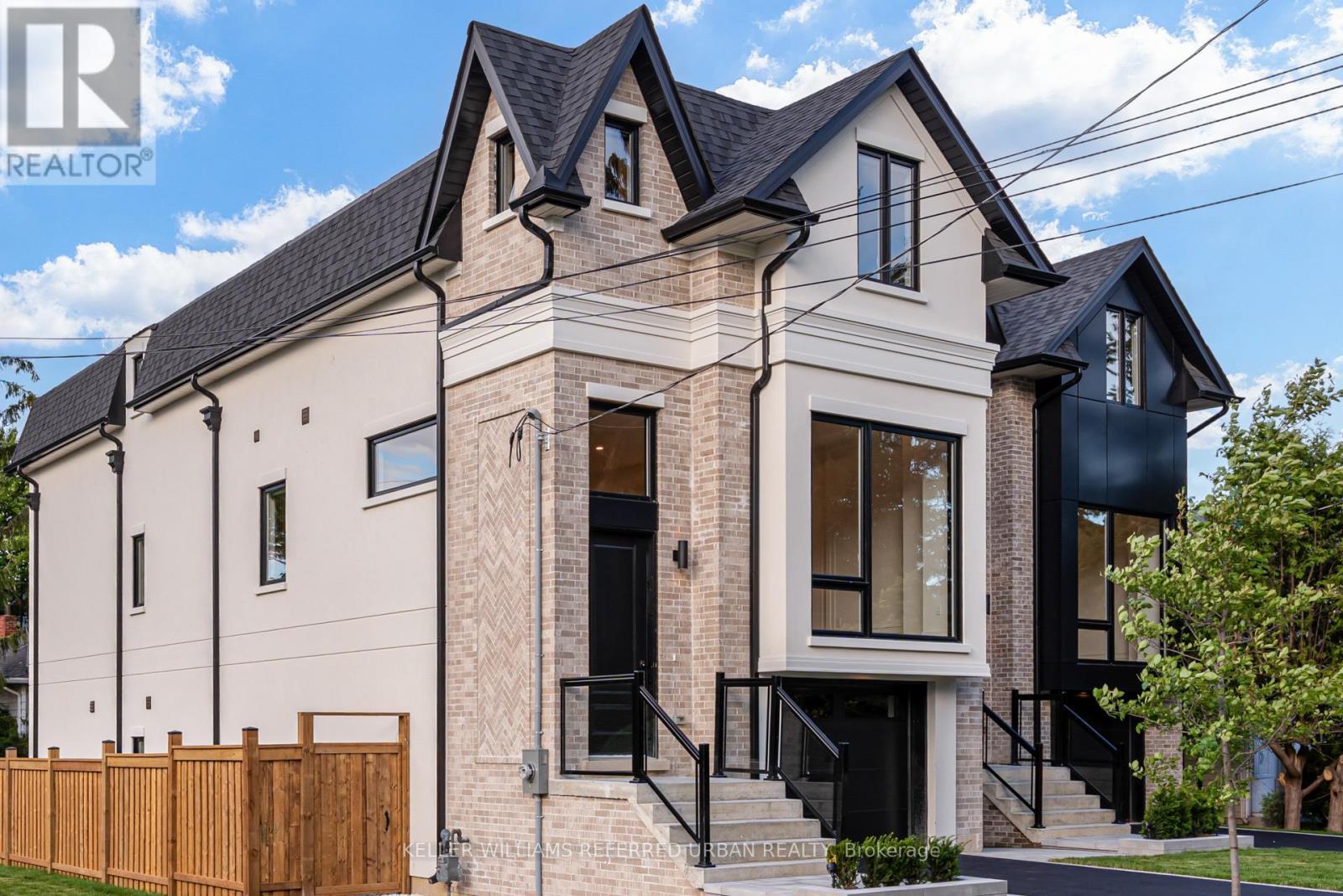39 Wesley Avenue, Mississauga, ON