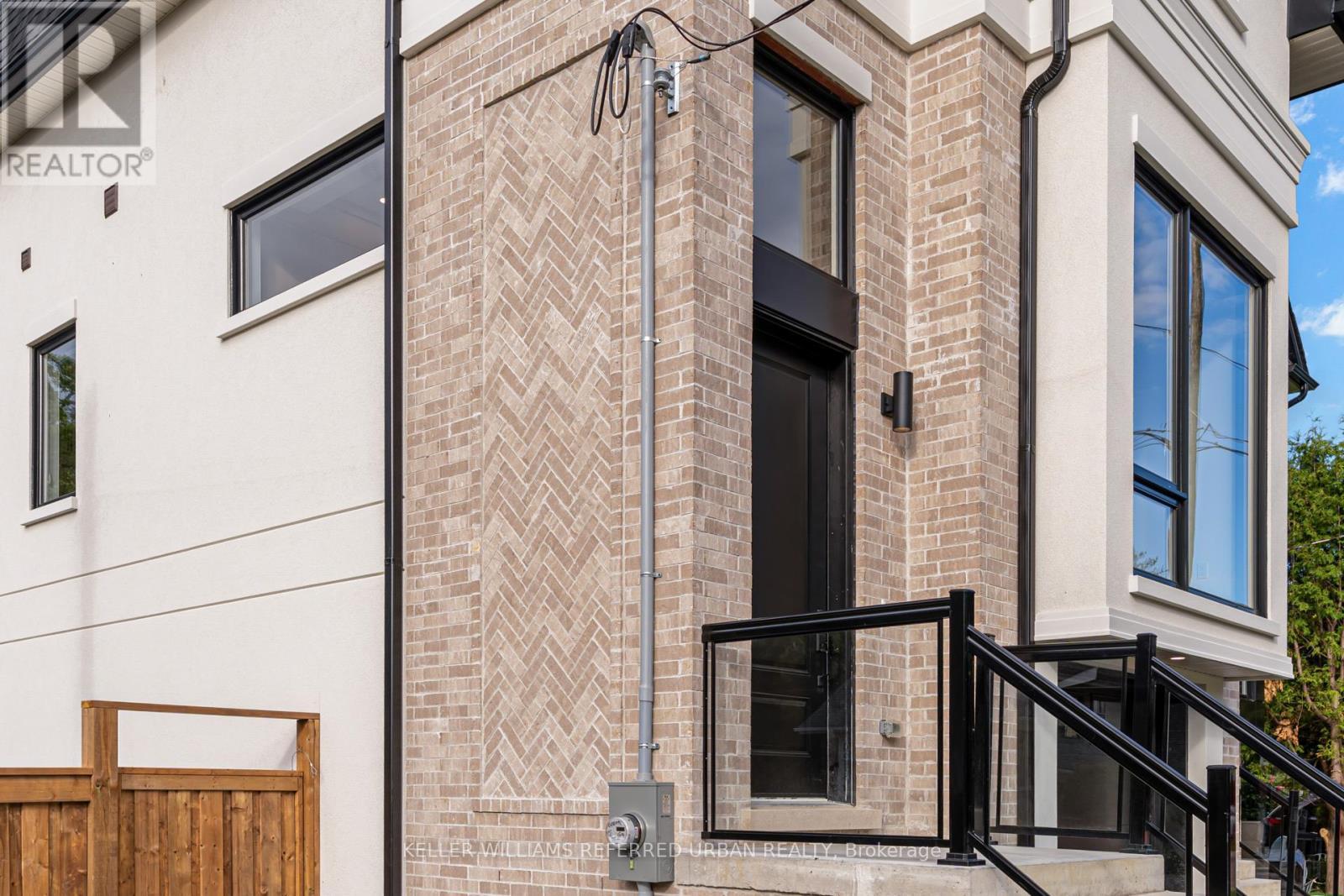 39 Wesley Avenue, Mississauga, ON