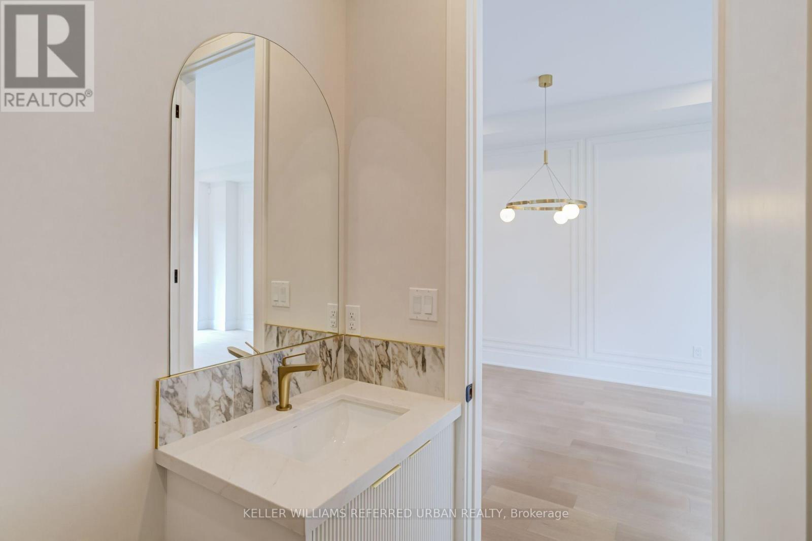 39 Wesley Avenue, Mississauga, ON