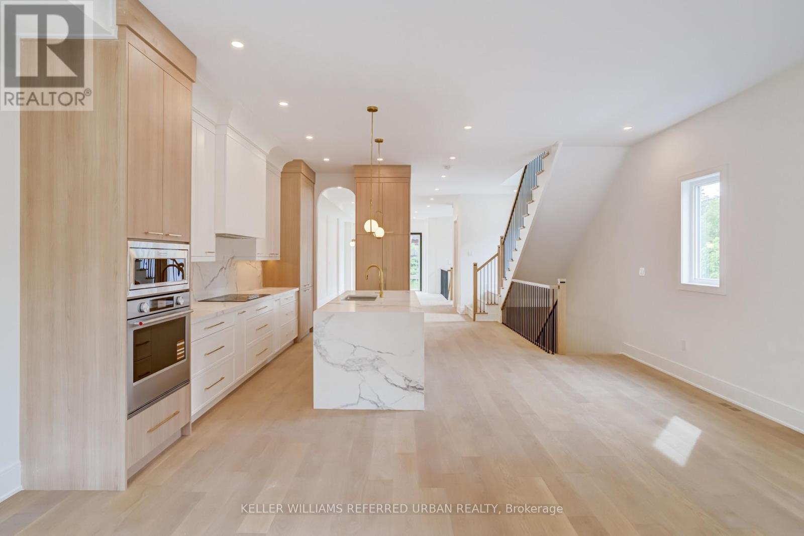 39 Wesley Avenue, Mississauga, ON