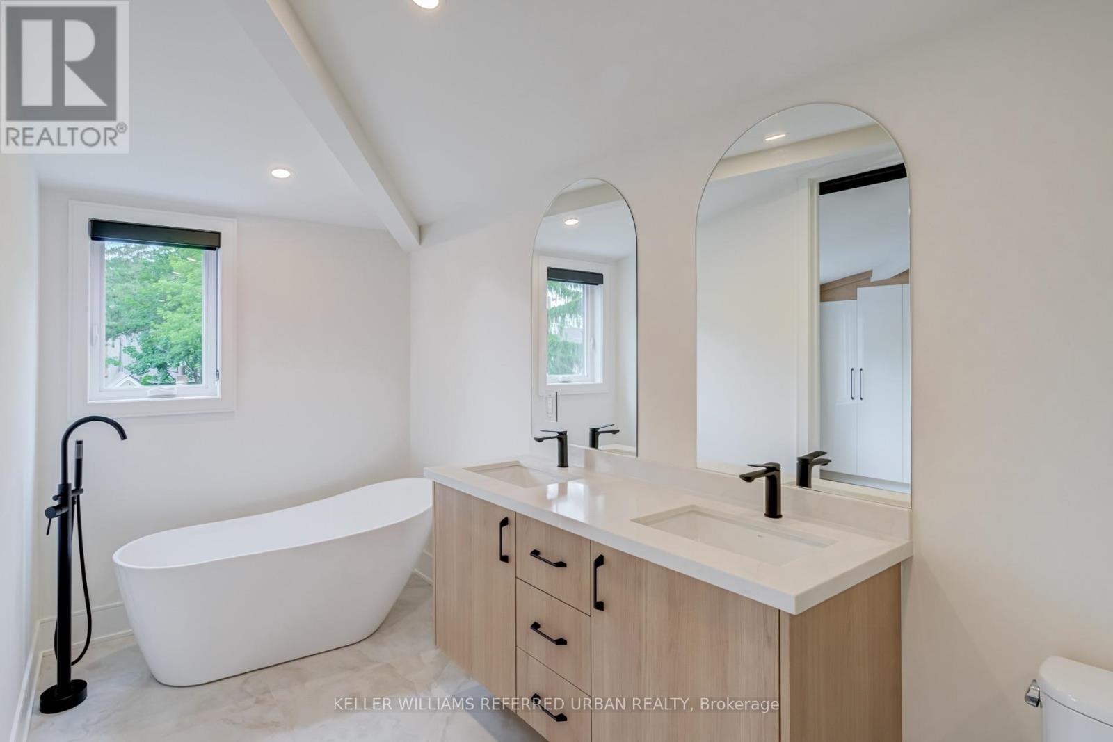 39 Wesley Avenue, Mississauga, ON