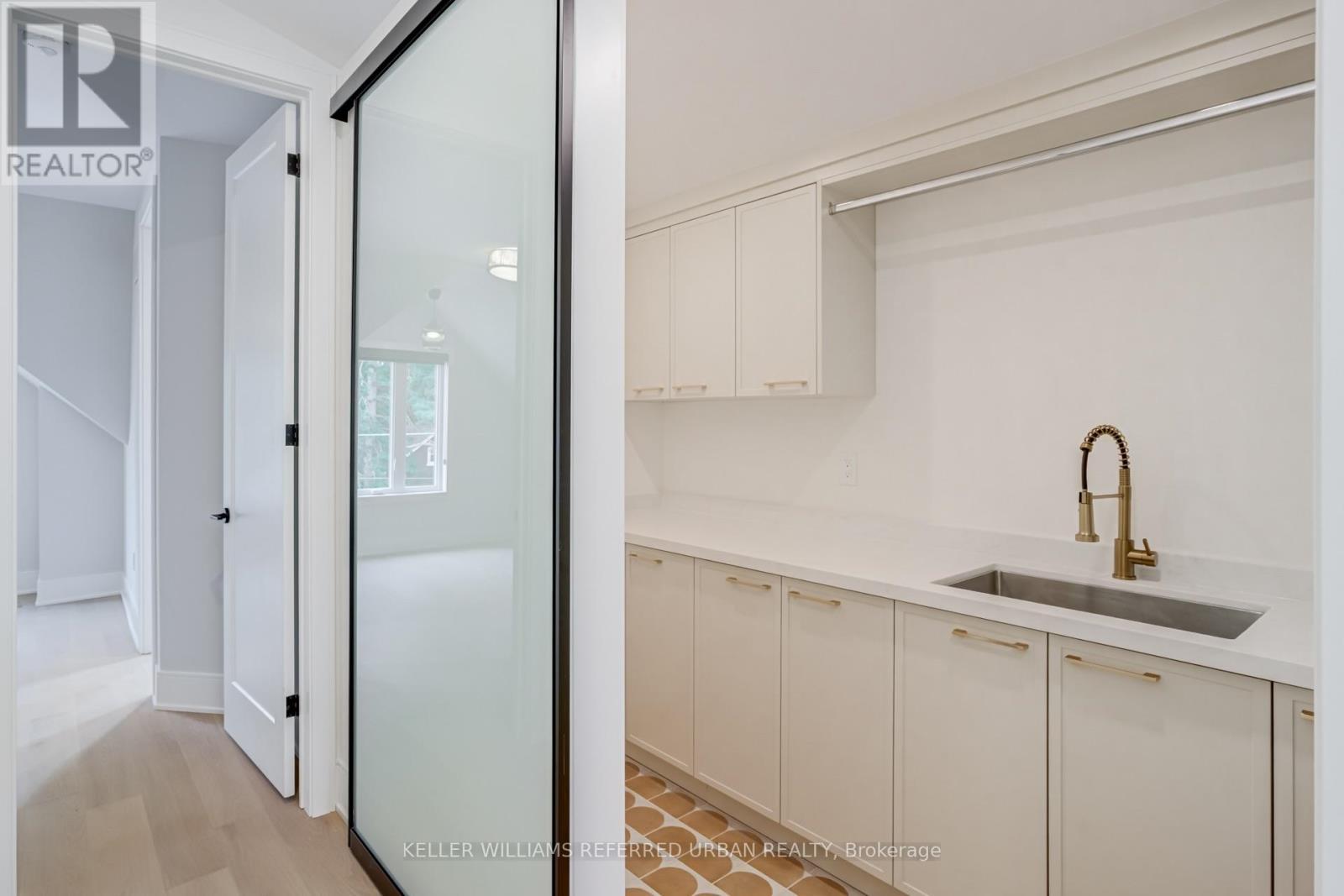 39 Wesley Avenue, Mississauga, ON