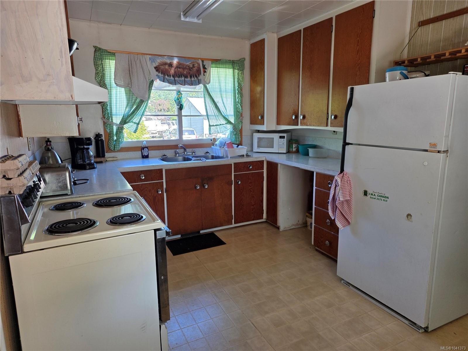 62 Kinman Ave, Woss, BC