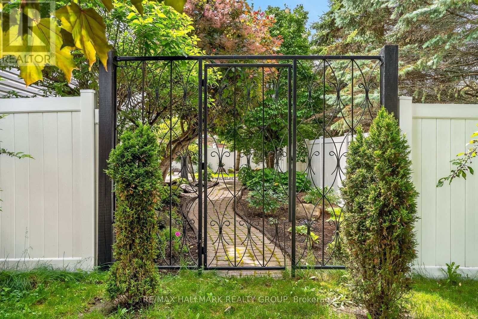511 Deancourt Crescent, Ottawa, ON