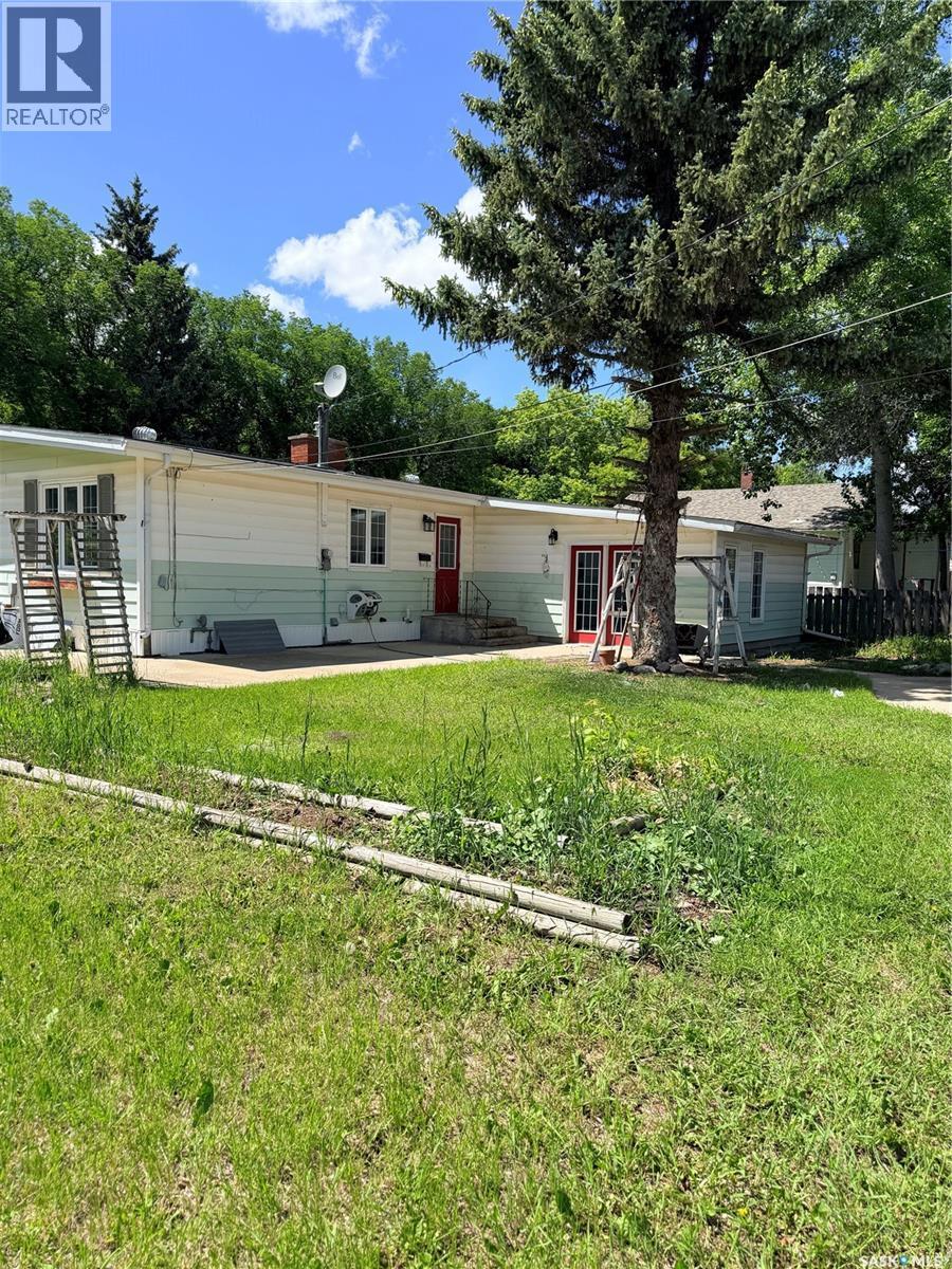 706 3Rd Street E, Shaunavon, SK
