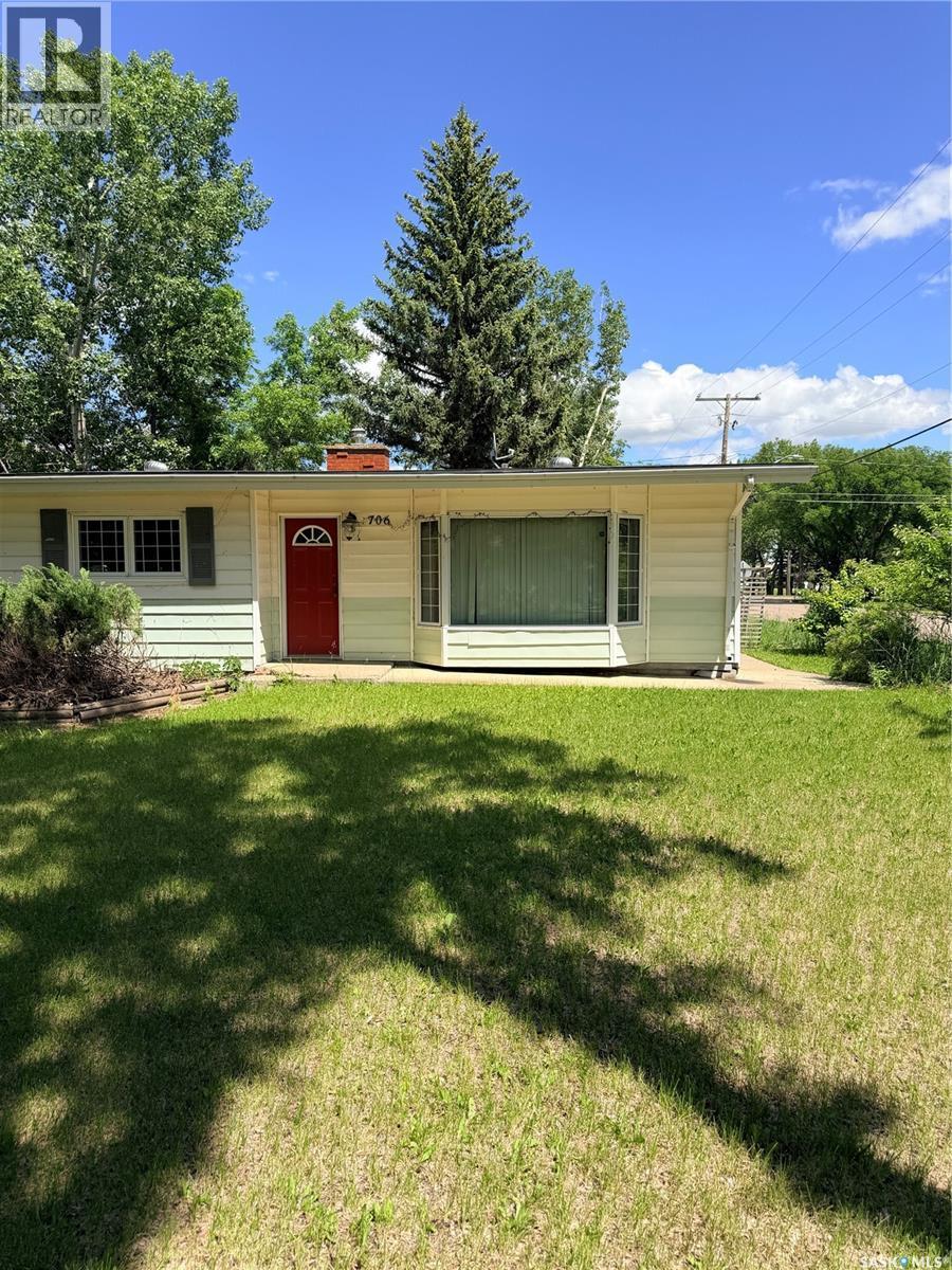 706 3Rd Street E, Shaunavon, SK