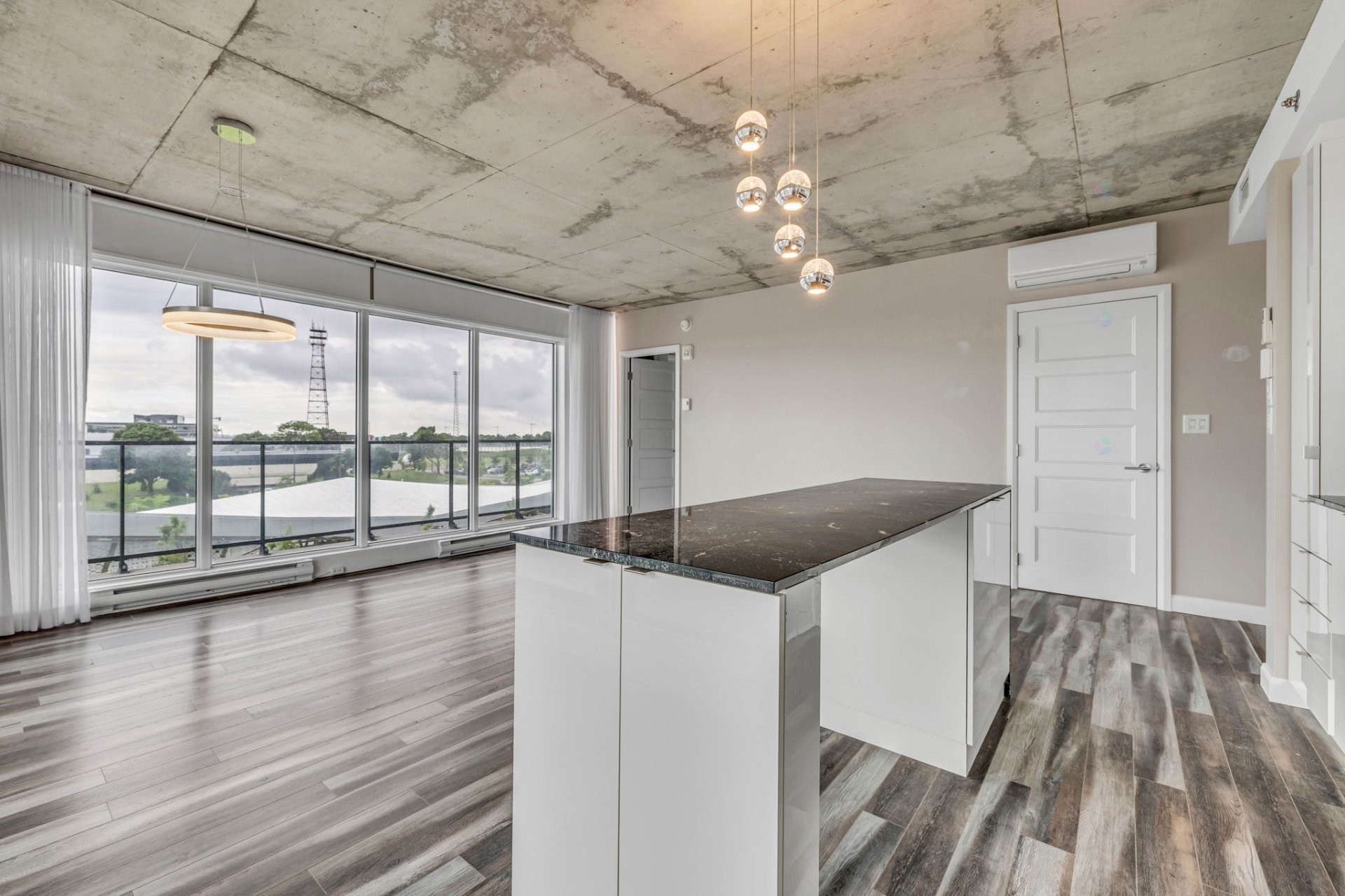 Salle familiale - 521-937 Av. Roland-Beaudin, Québec (Sainte-Foy/Sillery/Cap-Rouge), QC
