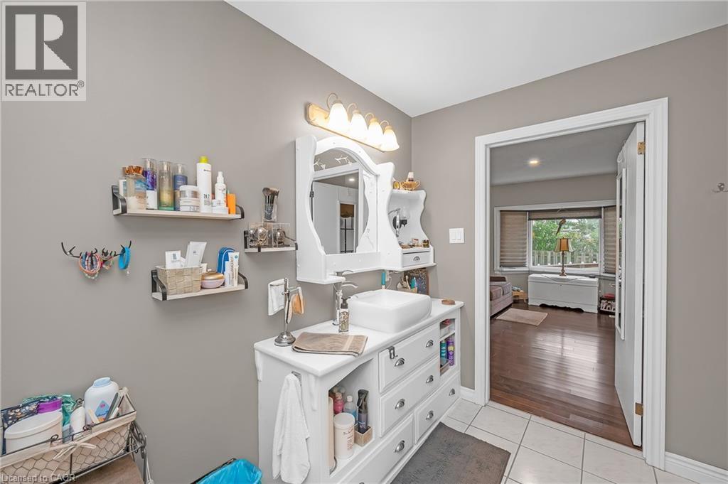 2 Cherry Avenue, Grimsby, ON