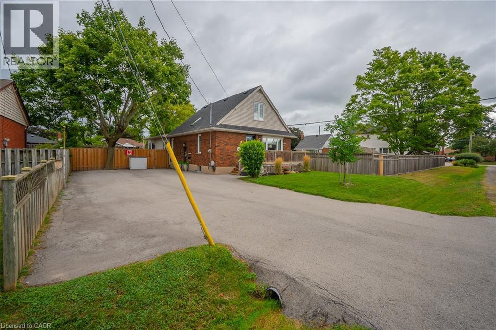 2 Cherry Avenue, Grimsby, ON