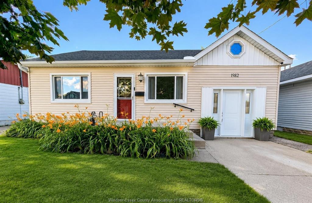 1982 Westminster, Windsor, ON