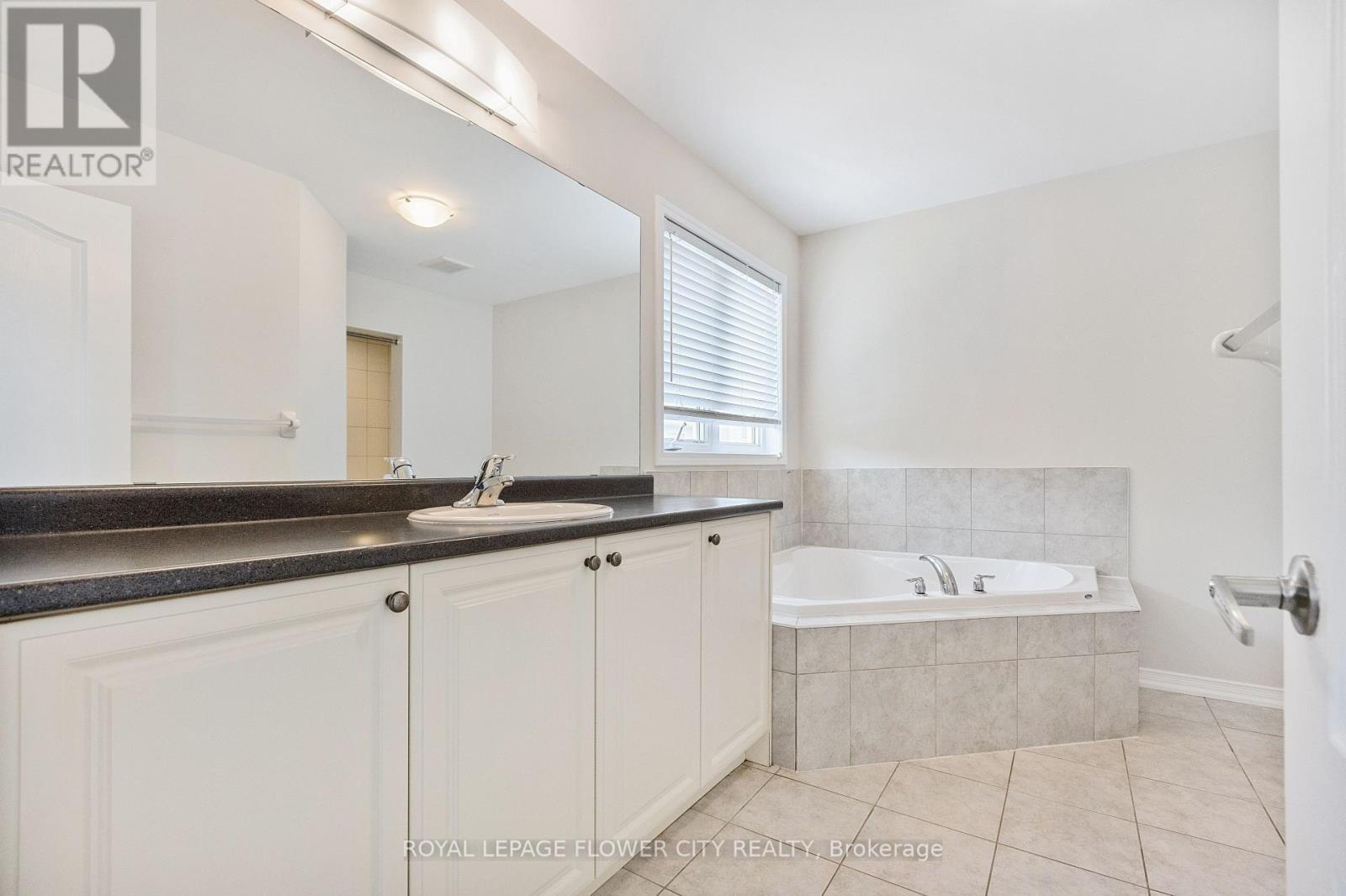 25 Munro Circle, Brant, ON