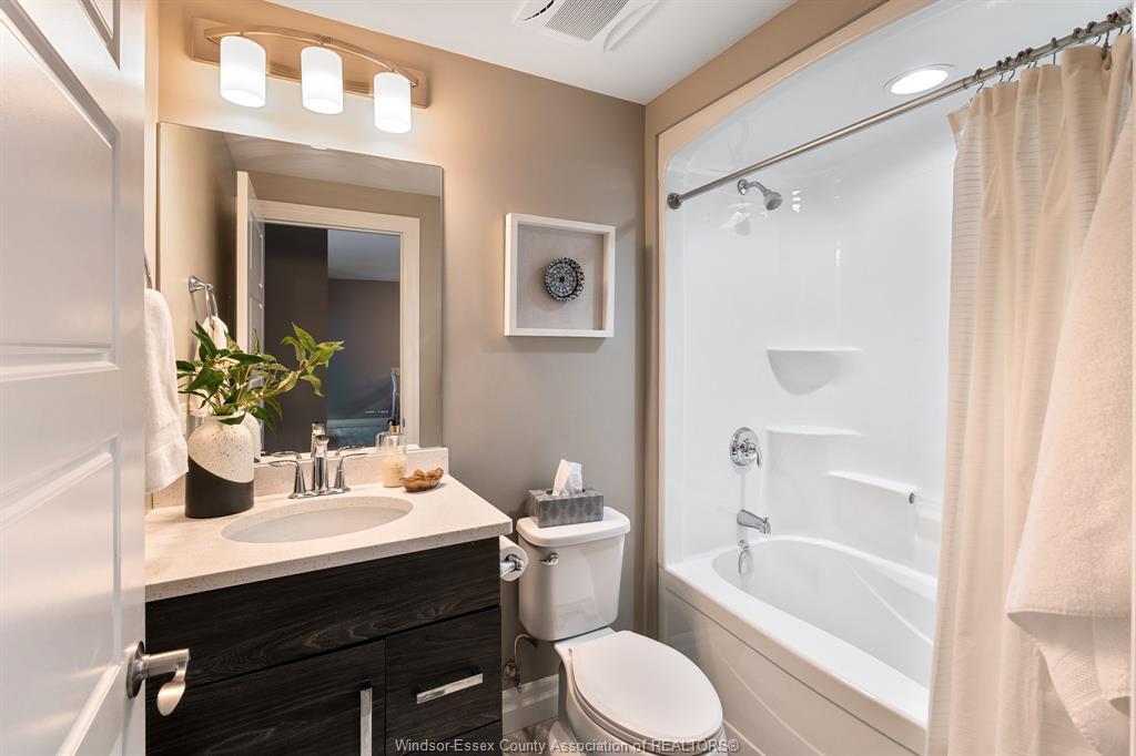 321-5840 Newman, Lasalle, ON