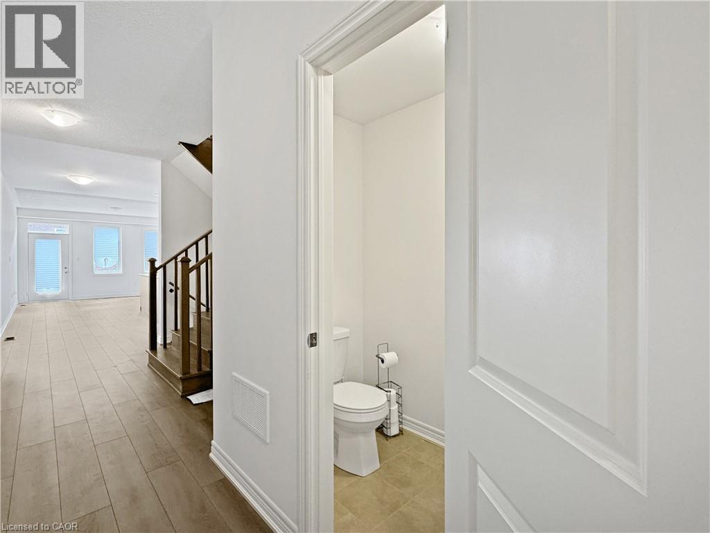 MAIN FLOOR BATHROOM - 82 Gledhill Crescent, Cambridge, ON - Indoor