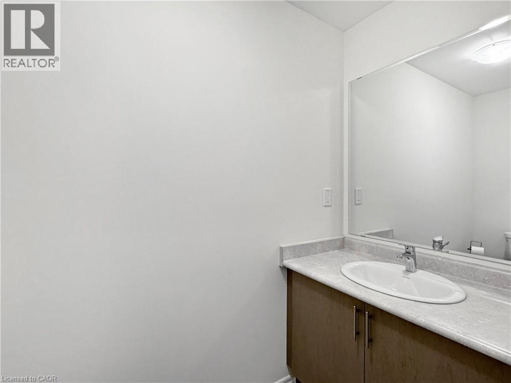 MAIN FLOOR BATHROOM - 82 Gledhill Crescent, Cambridge, ON - Indoor Photo Showing Bathroom
