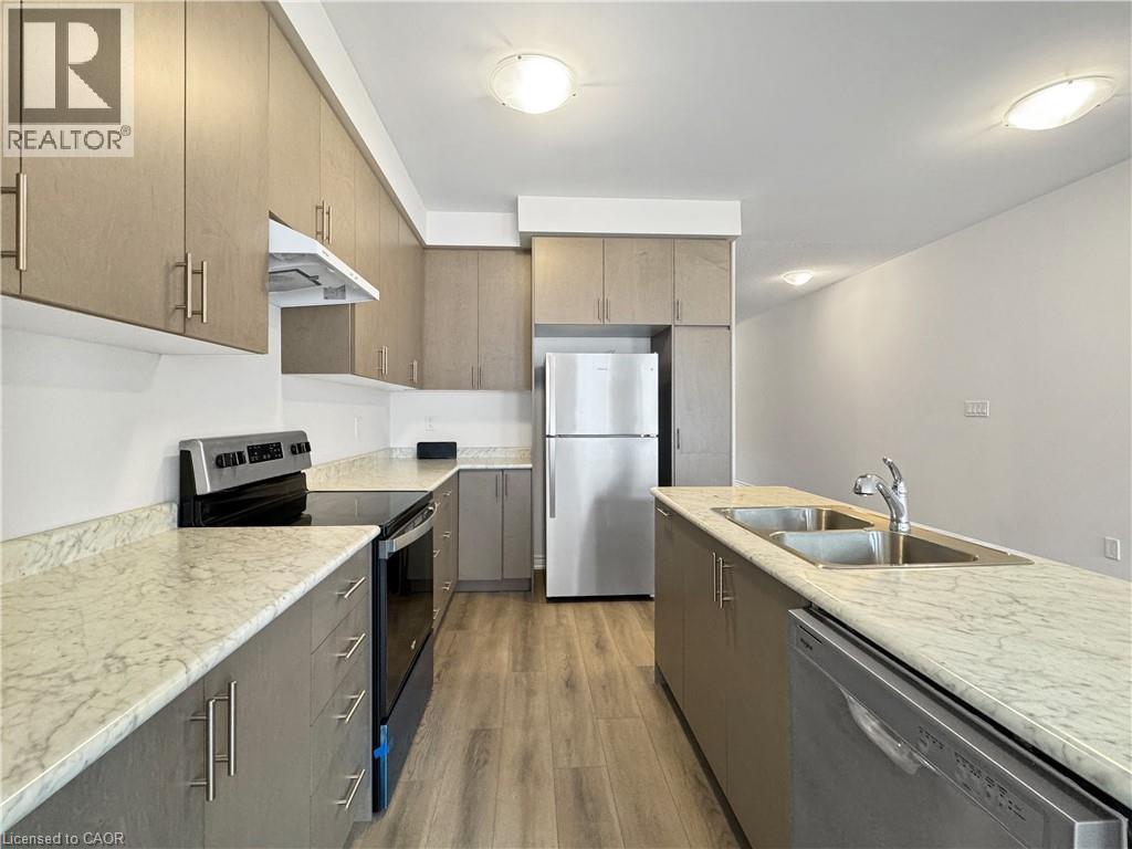 82 Gledhill Crescent, Cambridge, ON - Indoor Photo Showing Kitchen With Stainless Steel Kitchen With Double Sink With Upgraded Kitchen