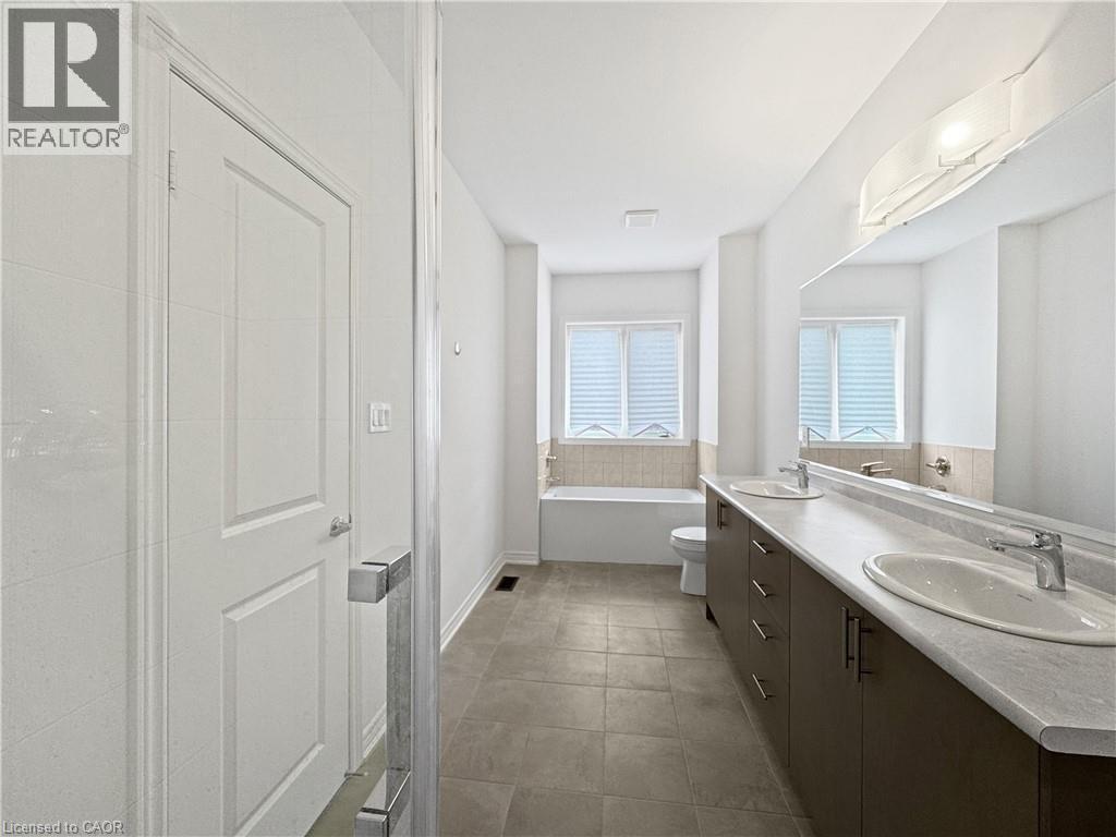 PRIMARY ENSUITE - 82 Gledhill Crescent, Cambridge, ON - Indoor Photo Showing Bathroom