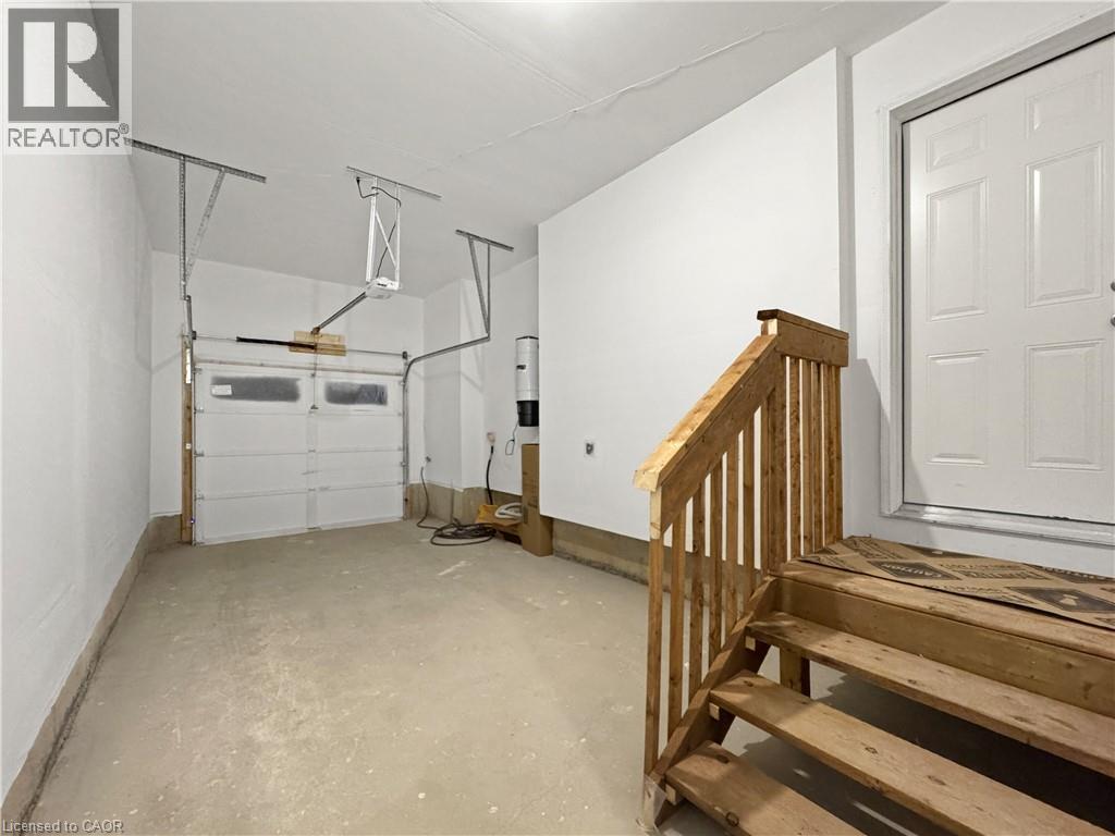 82 Gledhill Crescent, Cambridge, ON - Indoor Photo Showing Garage