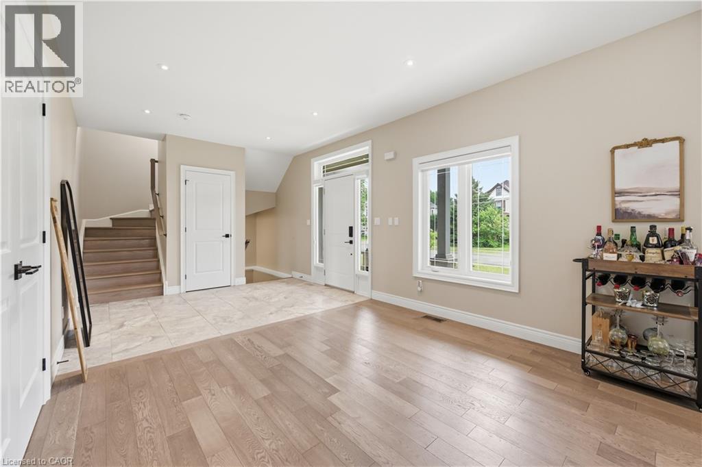 1 Lindsay Way, Grimsby, ON - Indoor Photo Showing Other Room