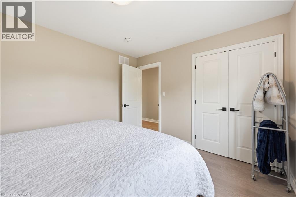 Neutral-toned bedroom featuring light wood-finish flooring - 1 Lindsay Way, Grimsby, ON - Indoor Photo Showing Bedroom
