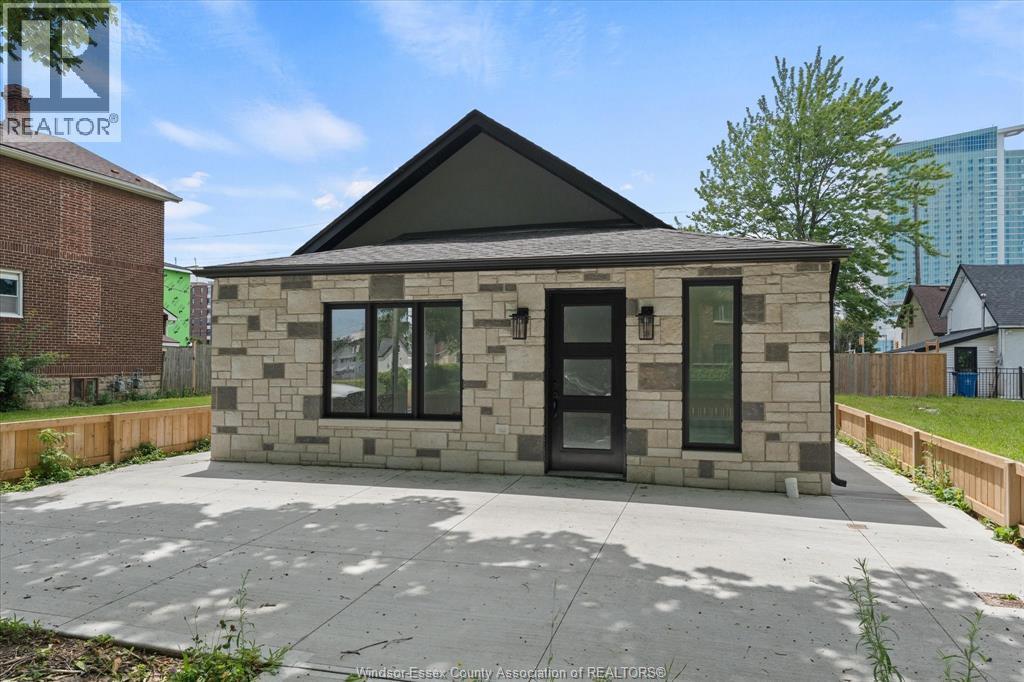 229 Aylmer, Windsor, ON