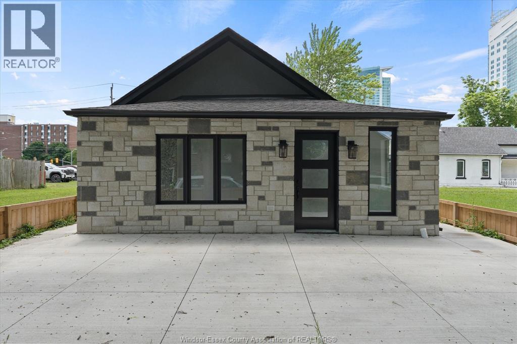 229 Aylmer, Windsor, ON