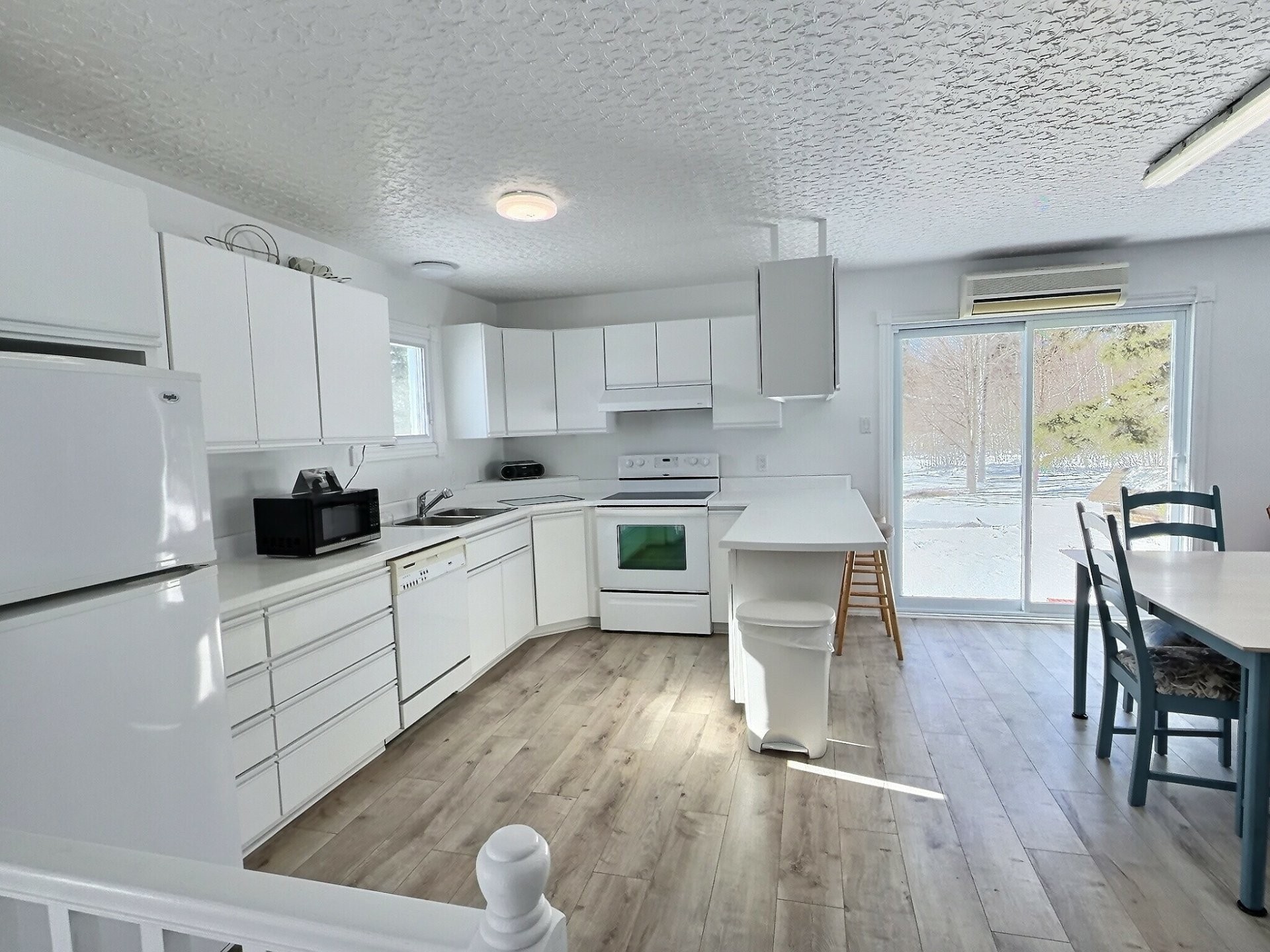 Kitchen - 896 13E-Et-14E Rang, Laverlochère-Angliers, QC - Indoor Photo Showing Kitchen With Double Sink