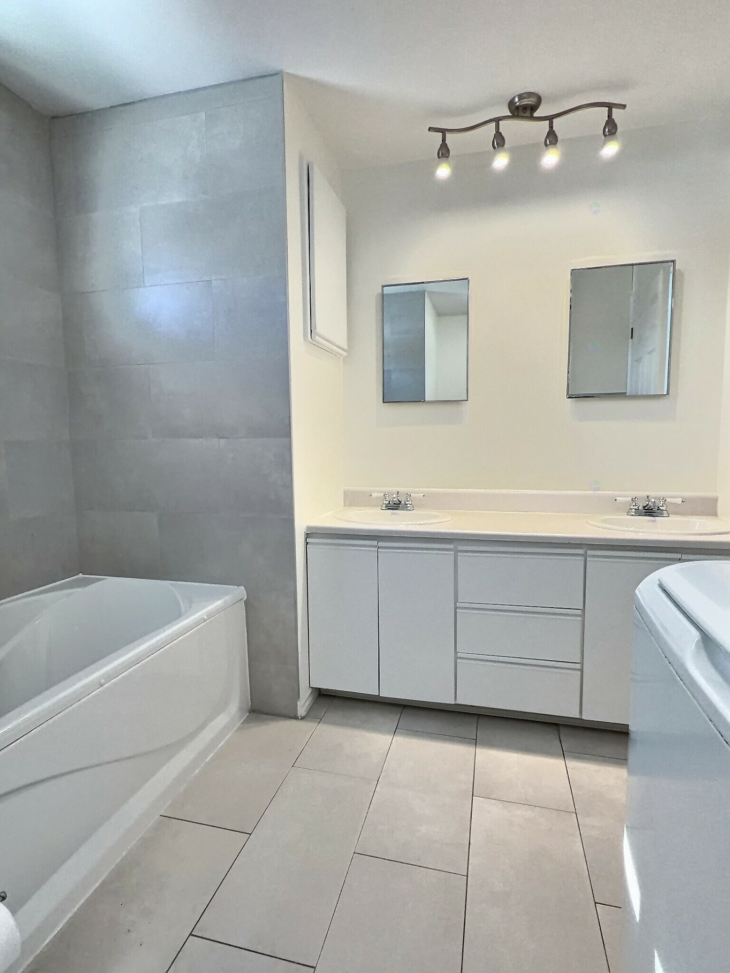 Bathroom - 896 13E-Et-14E Rang, Laverlochère-Angliers, QC - Indoor Photo Showing Bathroom