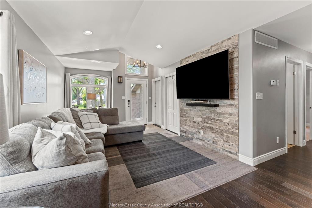2498 Bernard, Windsor, ON