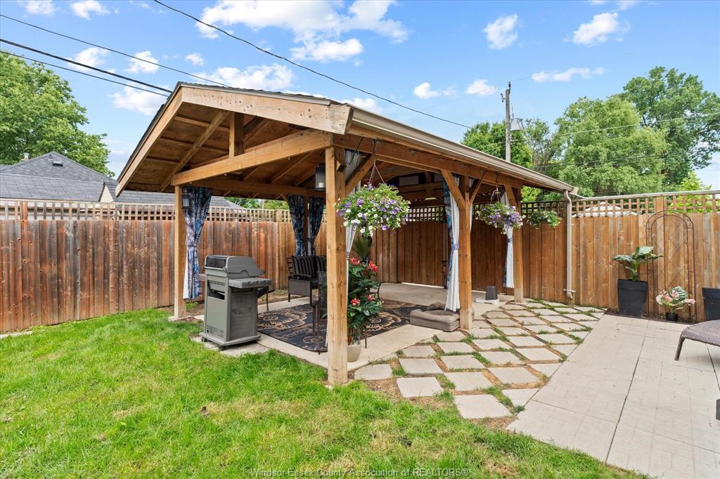 2498 Bernard, Windsor, ON