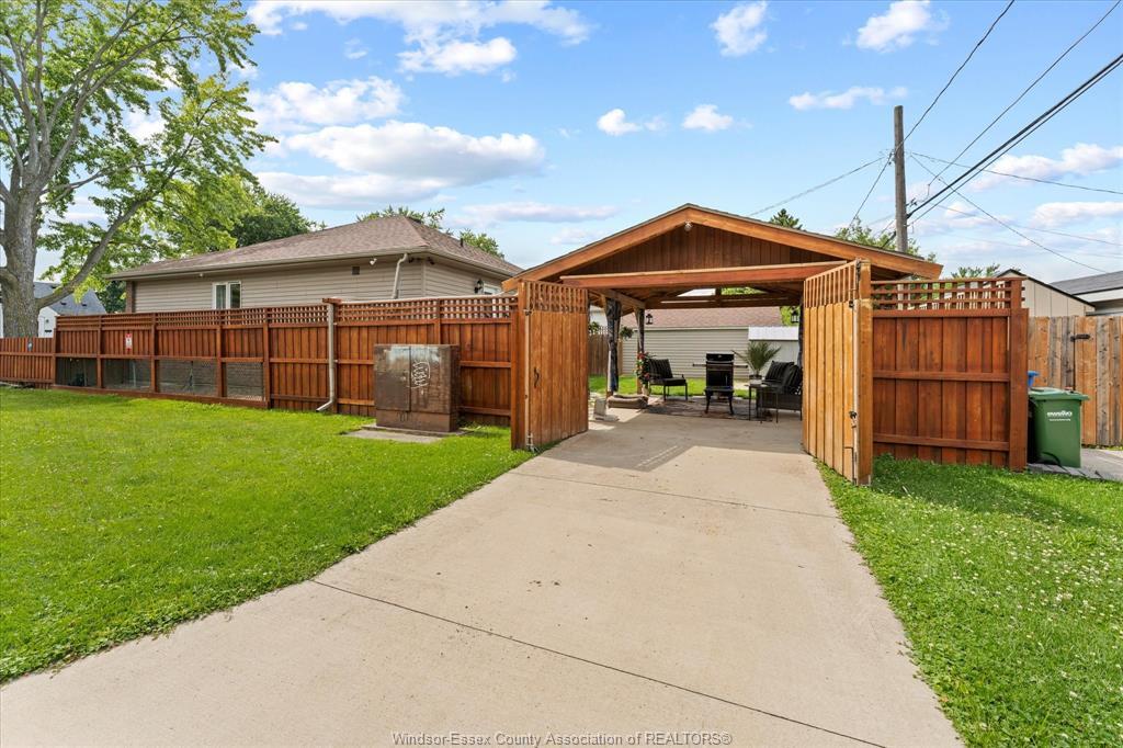2498 Bernard, Windsor, ON