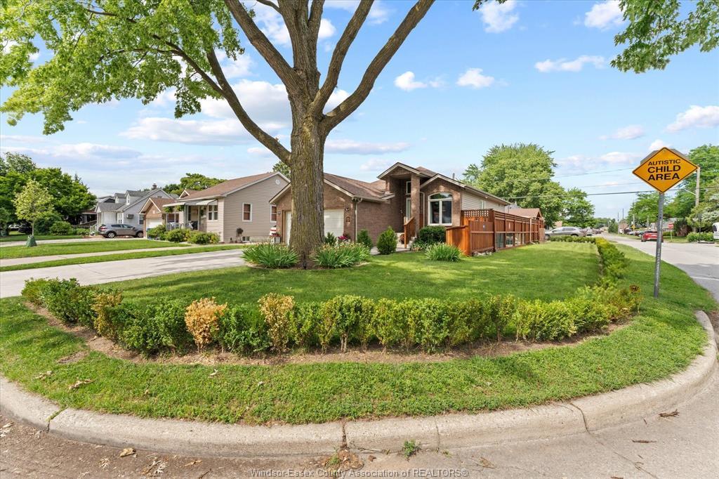 2498 Bernard, Windsor, ON