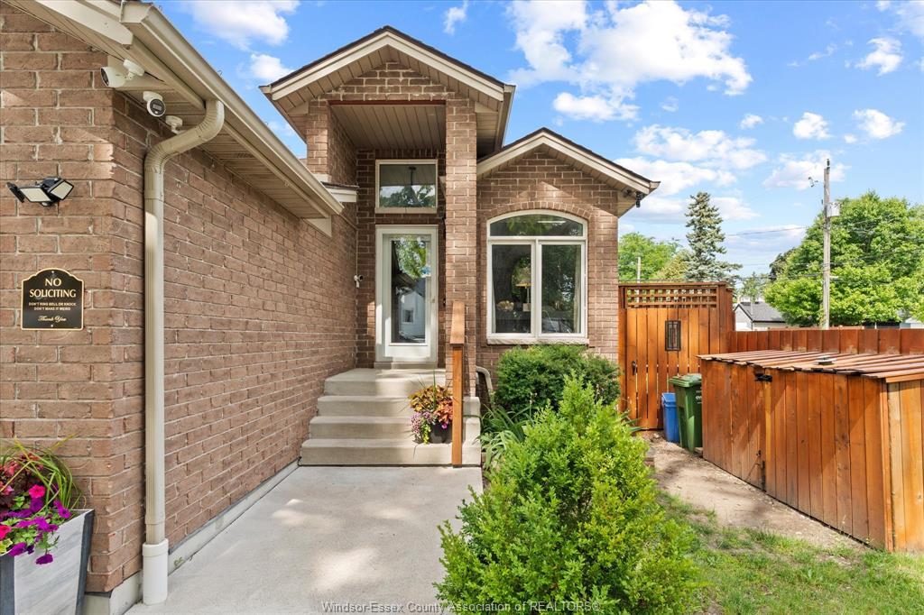 2498 Bernard, Windsor, ON
