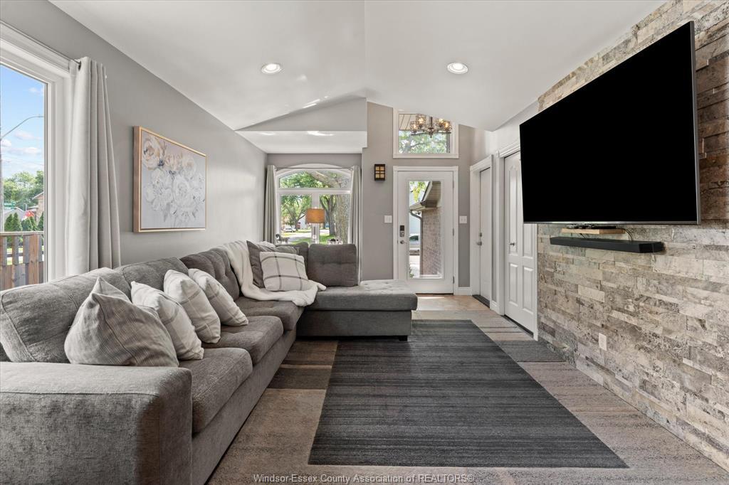 2498 Bernard, Windsor, ON