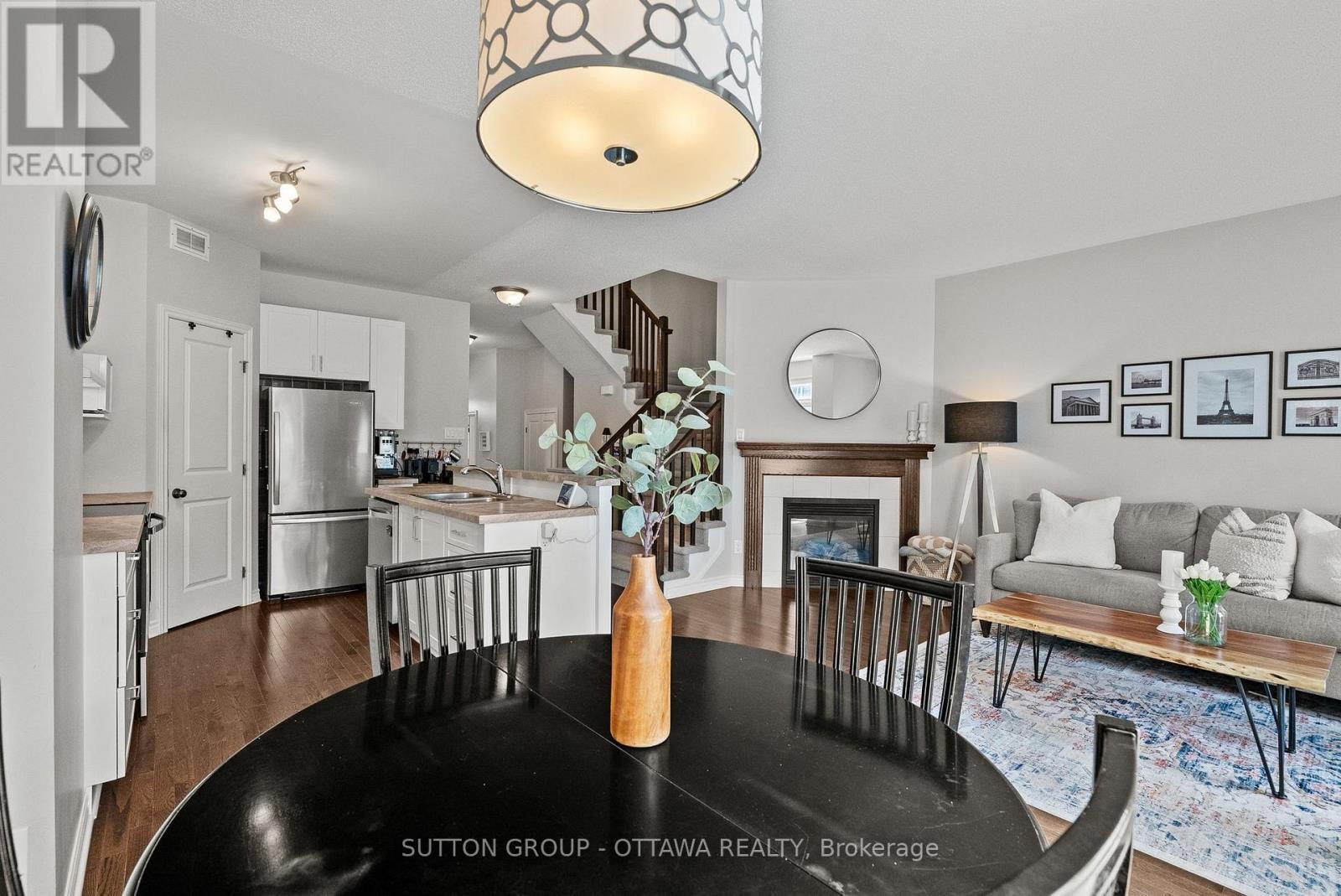 711 Hazelnut Crescent, Ottawa, ON