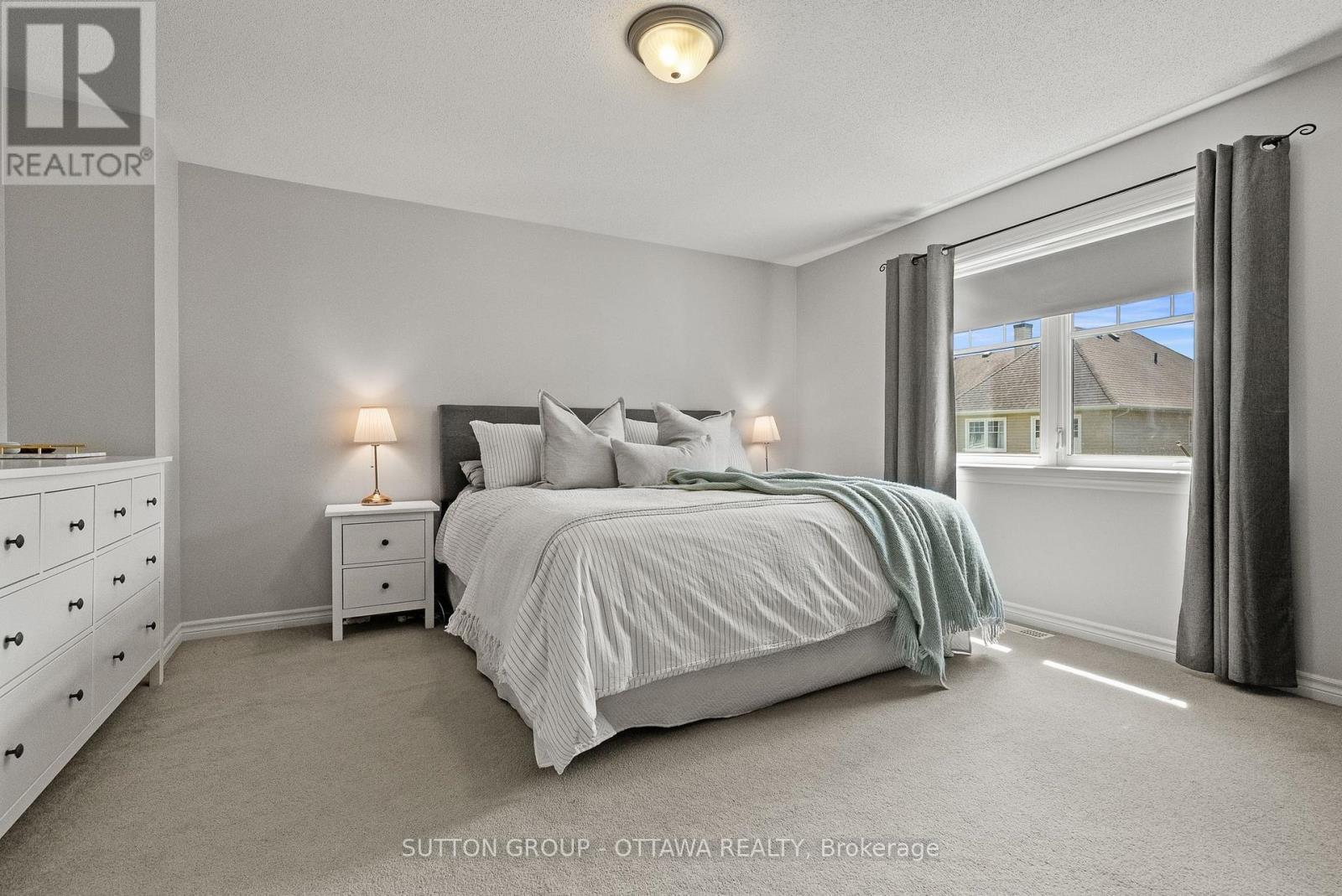 711 Hazelnut Crescent, Ottawa, ON