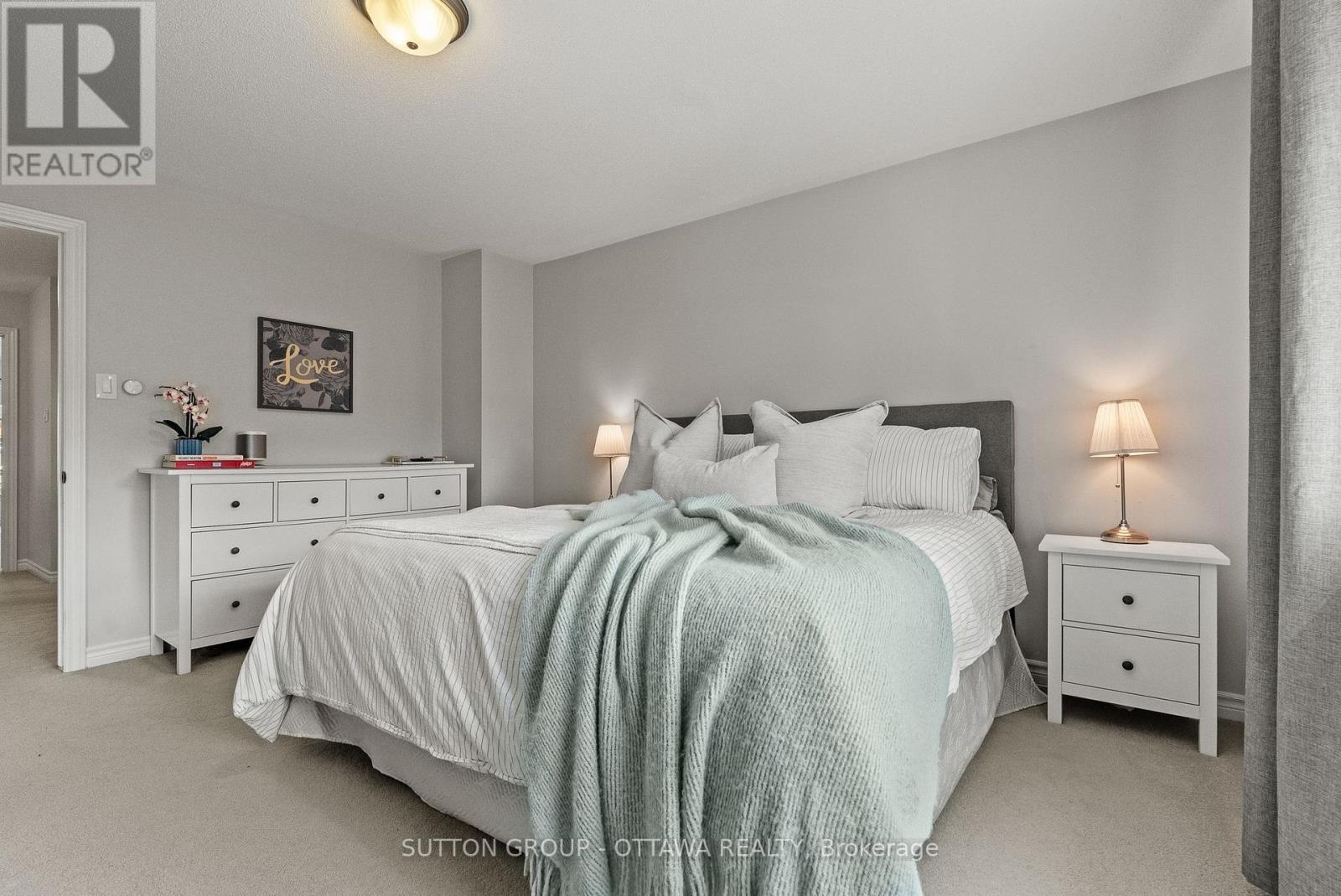 711 Hazelnut Crescent, Ottawa, ON