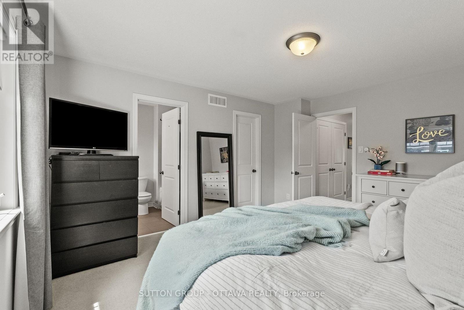 711 Hazelnut Crescent, Ottawa, ON
