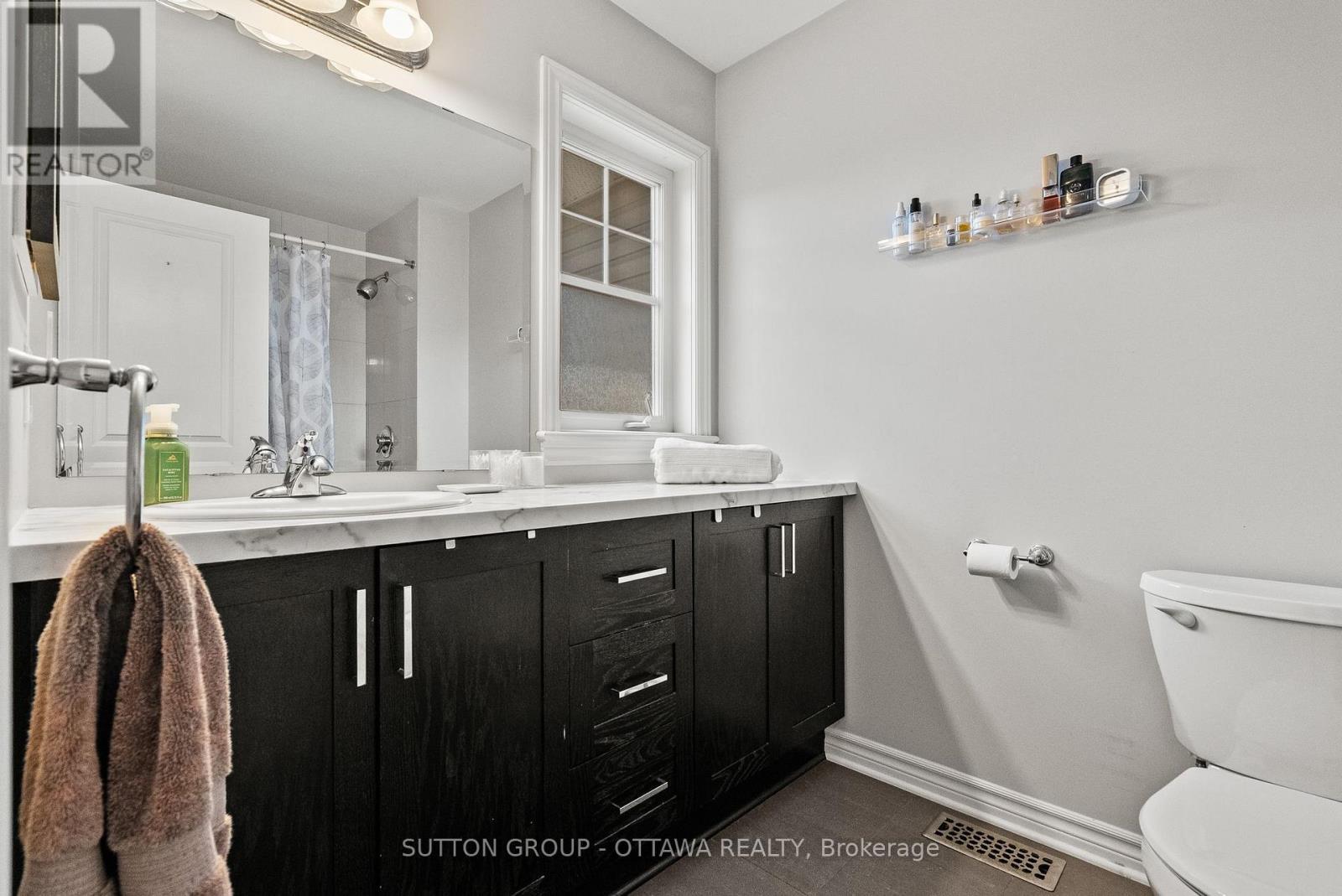 711 Hazelnut Crescent, Ottawa, ON